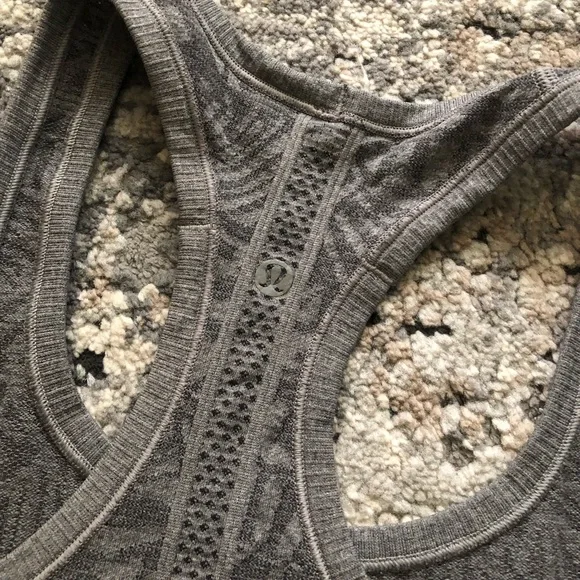 Lululemon swiftly tank - Picture 3 of 5
